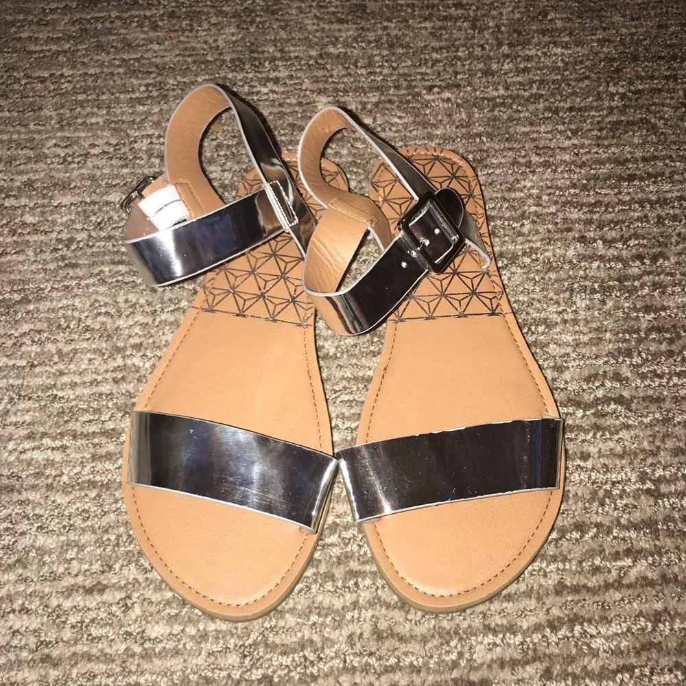 NEVER WORN / Boutique Silver Mirror Sandals Size 7